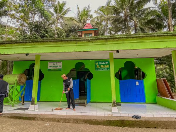 Tampak depan Masjid Al Falah