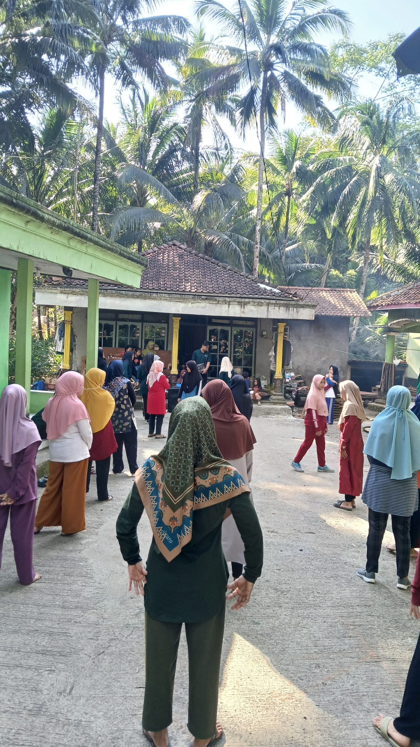 Judul: Meningkatkan Perilaku Hidup Sehat dengan Senam Kesegaran Jasmani (SKJ)