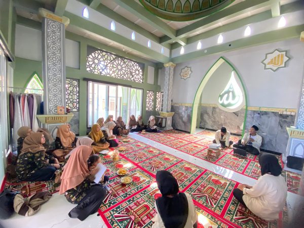 Pengenalan SOP dan Trainer Pengajaran Metode Yanbu'a bagi Guru TPQ di Desa Watukelir