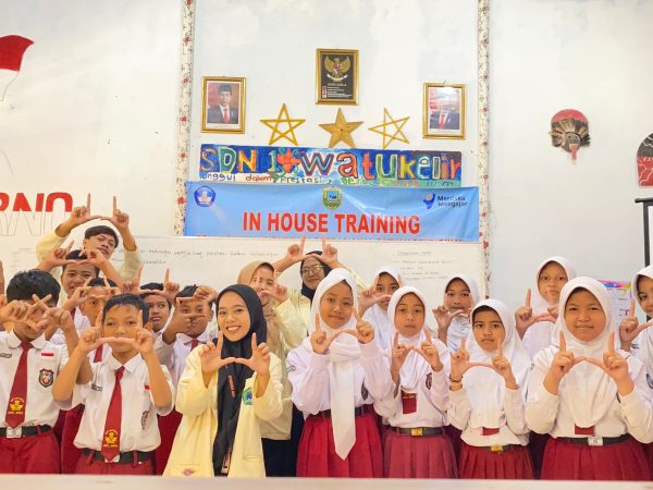 Sosialisasi Anti Bullying SD & MI desa Watukelir. KKN 15 UNUGHA : upaya peduli Kesehatan Mental siswa.