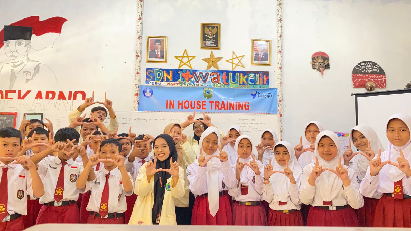 Sosialisasi Anti Bullying SD & MI desa Watukelir. KKN 15 UNUGHA : upaya peduli Kesehatan Mental siswa.