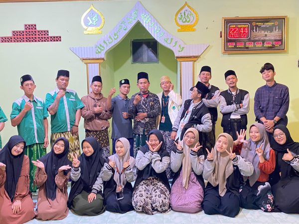 Kelompok KKN UNUGHA Cilacap Partisipasi dalam Acara Rutinan Shalawat  IPNU IPPNU Desa Watu Kelir